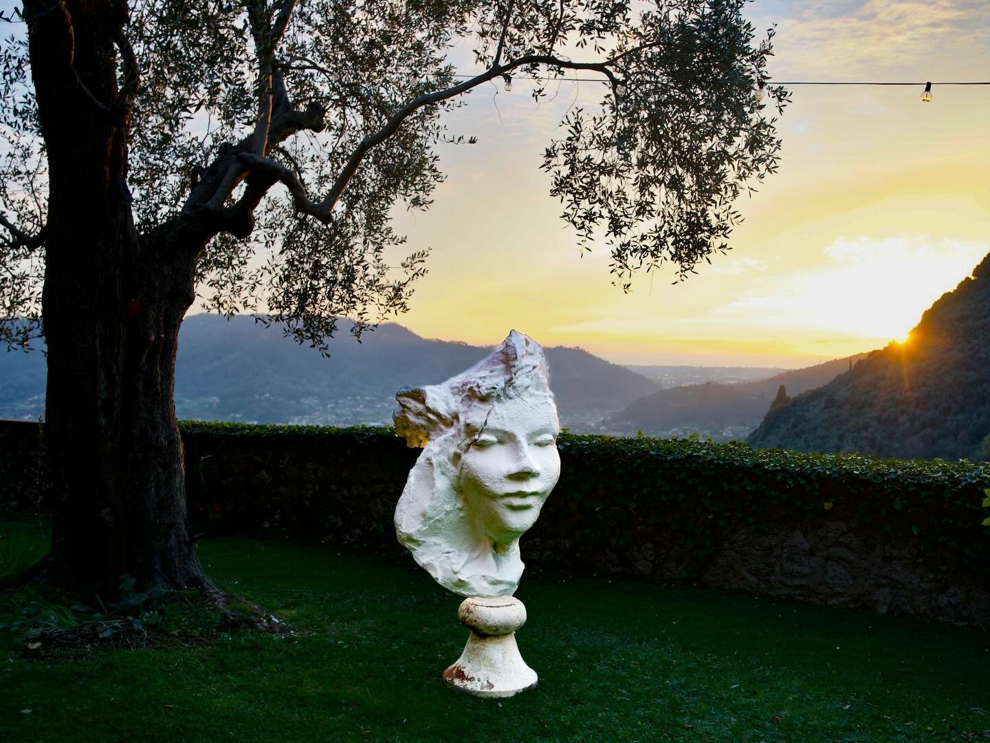 Like a sundial, Cassiopeia marks the passing hours of the day. 

By Romolo Del Deo
Cassiopeia Colossale, In progress, 2026
Acqua Resina Edition
144 x 48 x 48 in
365.8 x 121.9 x 121.9 cm

Photo by @tatianadeldeo_photo